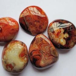 Géode d'agate de Madagascar : Cristal de guérison naturelle pour la décoration