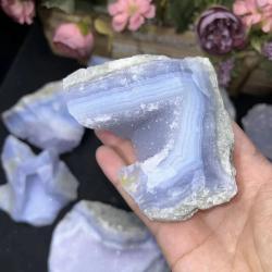 Pierre d'agate dentelle bleue brute : cristal de guérison et d'apaisement pour la méditation