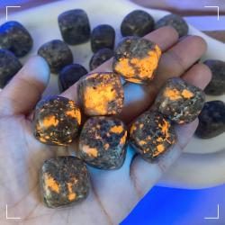 Yooperlite Yuvarlak Taş - Karanlıkta Parlayan, Reiki Şifası ve Dekorasyon