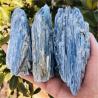 Cristal de kyanite bleue rare : pierre précieuse naturelle, aux vertus lithiques et décoratives