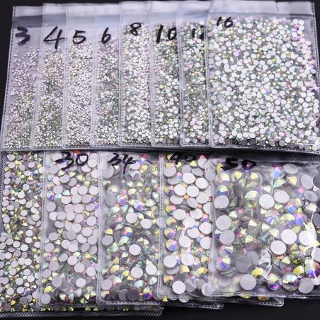 Strass en cristal : ultra-pailletés, dos plat et plusieurs tailles