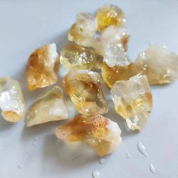 Cristaux de citrine brute aux vertus curatives | Pierres naturelles pour la décoration et les cadeaux