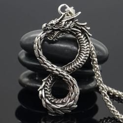Collier pendentif dragon gothique et rune - Style nordique vintage