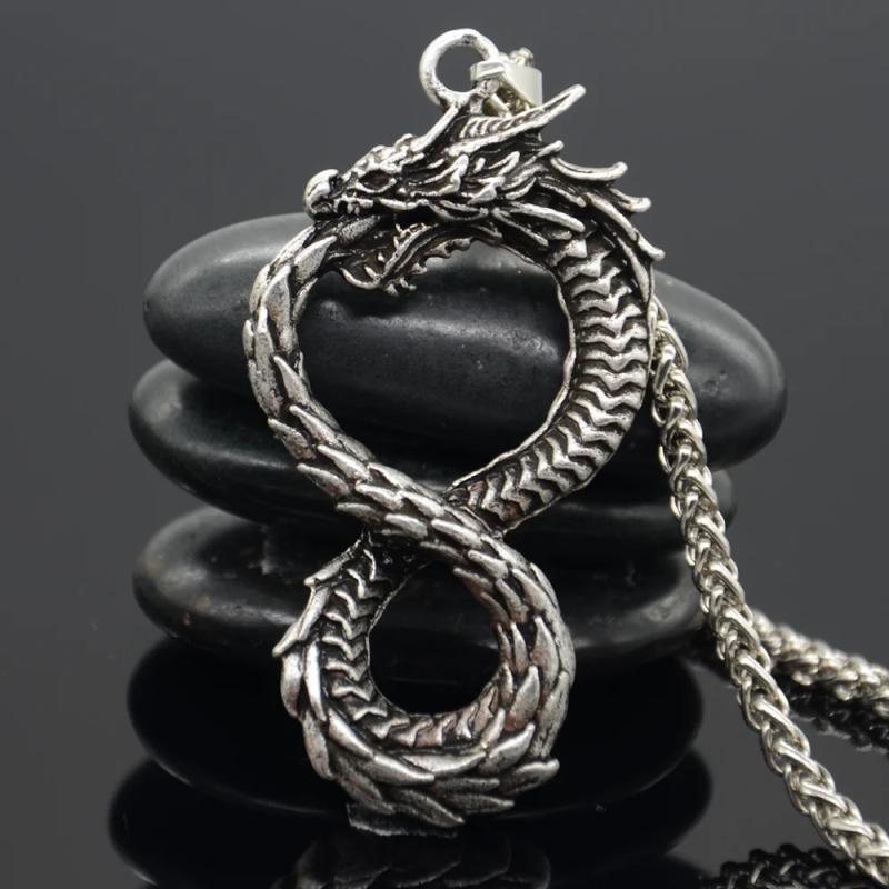 Collier pendentif dragon gothique et rune - Style nordique vintage