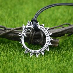 Collier pendentif dragon gothique et rune - Style nordique vintage