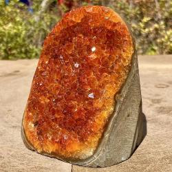 Amas de cristaux de quartz orange : Décoration minérale unique et cadeau