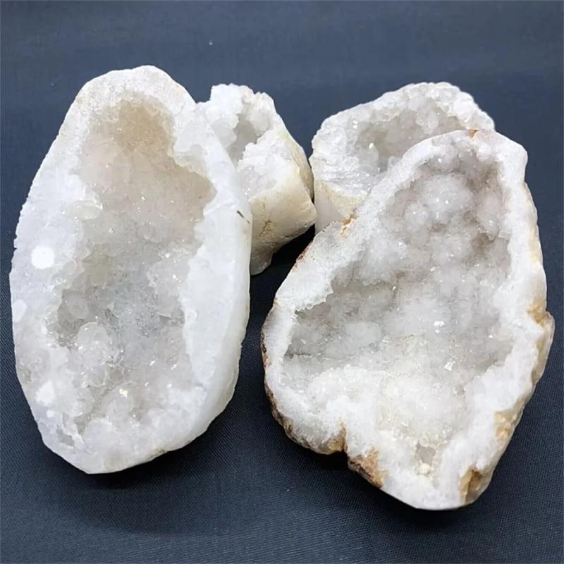 Géodes d'agate aux vertus curatives : cristaux naturels pour la décoration et le Reiki