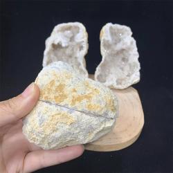 Géodes d'agate aux vertus curatives : cristaux naturels pour la décoration et le Reiki