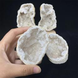 Géodes d'agate aux vertus curatives : cristaux naturels pour la décoration et le Reiki