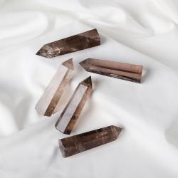 Tour de cristal de quartz fumé : Guérison et énergie positive