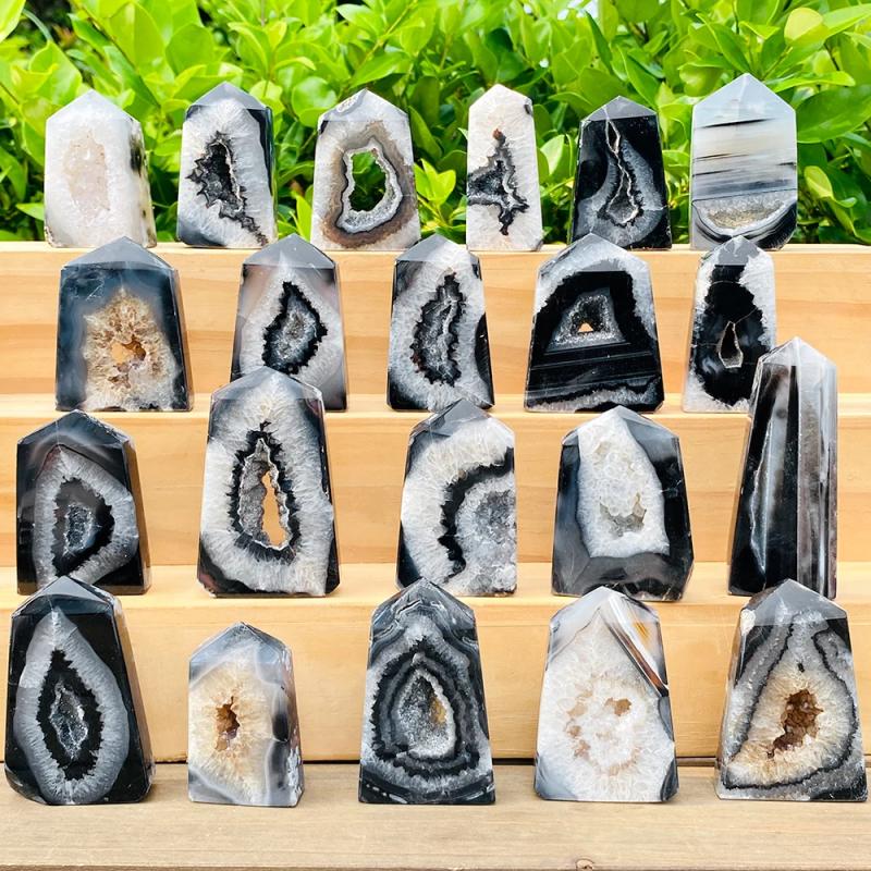 Pointe de géode en onyx noir - Cristal de décoration unique et création de bijoux