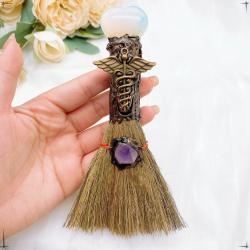 Ametist Kristal Kalp Süpürge: Wiccan Dekorasyonu ve Reiki Şifası