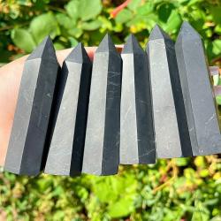 Tour de shungite - Pierre précieuse noire pour le Reiki et la méditation