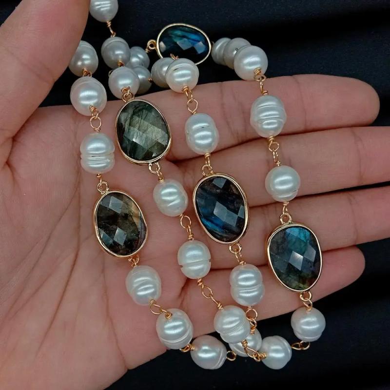 Collana rosario con perle d'acqua dolce bianche naturali e labradorite