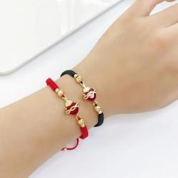 Bracelet croix en cristal du Sacré-Cœur - Tressé rouge et noir