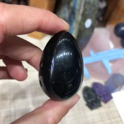 Œuf de Yoni en obsidienne noire : Équilibrage des chakras et guérison énergétique