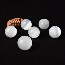 Selenit Kristal Küre: Reiki Şifası ve Pozitif Enerji