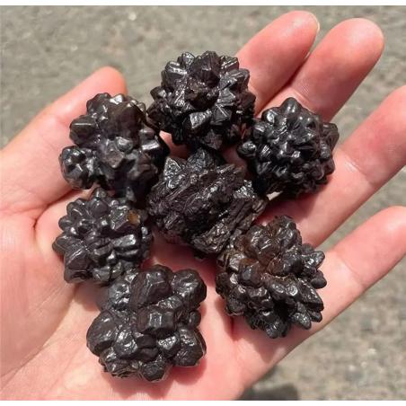 Pierres de guérison cristallines naturelles : Carbonado brut pour la méditation et l’énergie