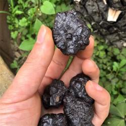 Pierres de guérison cristallines naturelles : Carbonado brut pour la méditation et l’énergie