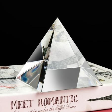 Pyramide en cristal de quartz clair : Guérison Reiki et décoration intérieure