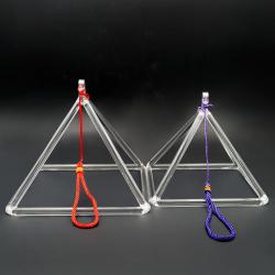 Pyramides chantantes en cristal pour la guérison sonore et la méditation