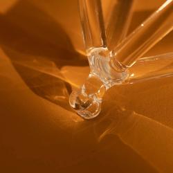 Pyramides chantantes en cristal pour la guérison sonore et la méditation