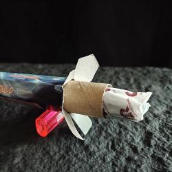 Räucherstäbchen aus Sandelholz und Salbei für Meditation und Entspannung