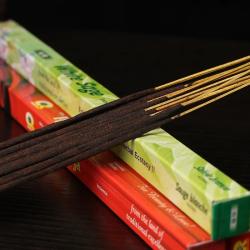 Tibetisches Weißsalbei-Räucherstäbchen: Reinigen und Entspannen Sie sich mit aromatischen Räucherstäbchen