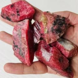 Rhodonite, cristal de guérison : méditation et décoration intérieure