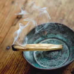 Palo Santo Tütsüsü: Meditasyon ve Ev Kullanımı İçin Saf, Yüksek Kaliteli Reçine