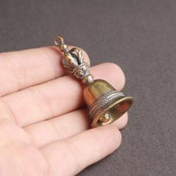 Clochette de moto vintage : Cadeau de protection spirituelle en bronze fabriqué à la main