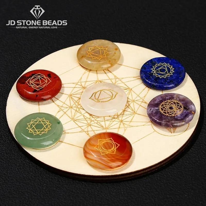 Ensemble de 7 pierres de guérison des chakras avec symboles Reiki et plaque en bois