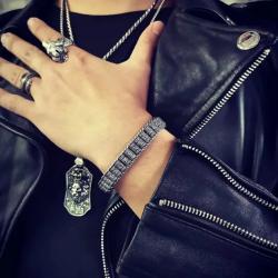 Armband mit tibetisch-buddhistischem Mantra: Glücksbringer mit sechs Worten