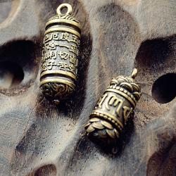 Tibet Budist Kalp Sutrası Anahtarlık - Pirinç Mantra Kolye Ucu