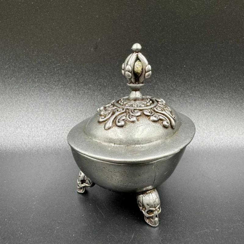 Tibetisches Vajra-Kopf-Stativ und Gabala-Schalenornament