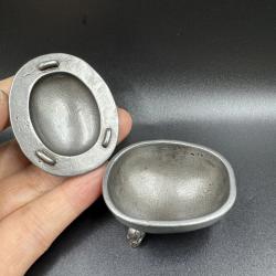 Tibetisches Vajra-Kopf-Stativ und Gabala-Schalenornament