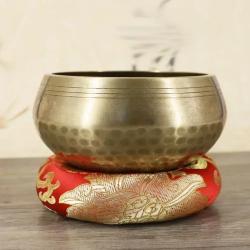 İpekten Yapılmış Ses Kasesi Minderi - Meditasyon ve Rahatlama İçin İşlemeli Yastık...