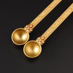Tibetischer buddhistischer Goldlöffel – mit Edelsteinen besetztes Räucherwerk und Dekoration