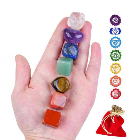 Ensemble de 7 pierres pour les chakras, destiné à la méditation et à la guérison.