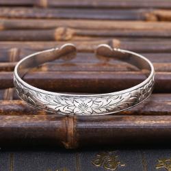 Bracciale rigido vintage in argento con intaglio a forma di fiore per donna