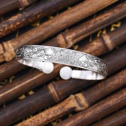 Bracciale rigido vintage in argento con intaglio a forma di fiore per donna