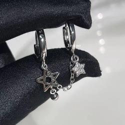 Doppelstern-Ohrstecker mit Knochenkette – Y2K Silber