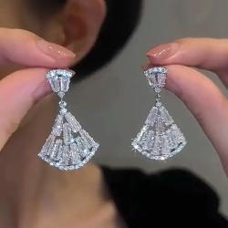 Orecchini geometrici con strass | Alla moda e chic