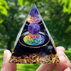 Pyramide d'orgonite en améthyste : Soins Reiki et équilibrage des chakras