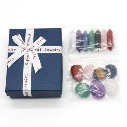 Ensemble de pierres de guérison des chakras : cristaux naturels et ornements Reiki