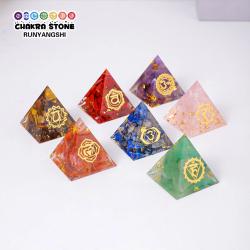 Pyramide de cristal naturel pour la guérison et la méditation