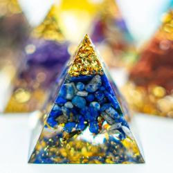 Piramide di cristallo di ametista: strumento di guarigione Reiki e meditazione