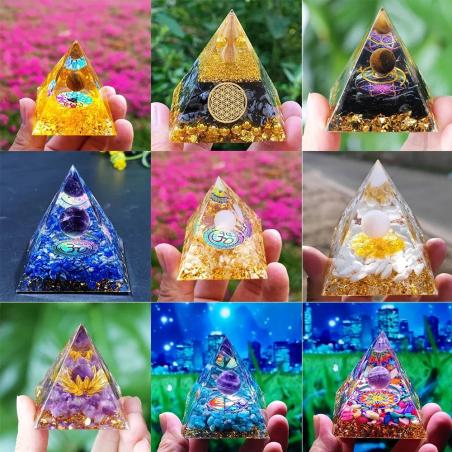 Pyramide d'orgonite avec cristaux de péridot : Reiki et équilibrage des chakras