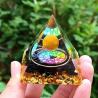 Pyramide d'orgonite avec cristaux de péridot : Reiki et équilibrage des chakras