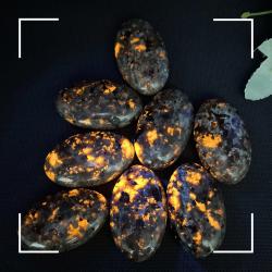 Cristal de Yooperlite : Éclat et énergie grâce au pouvoir de guérison Reiki